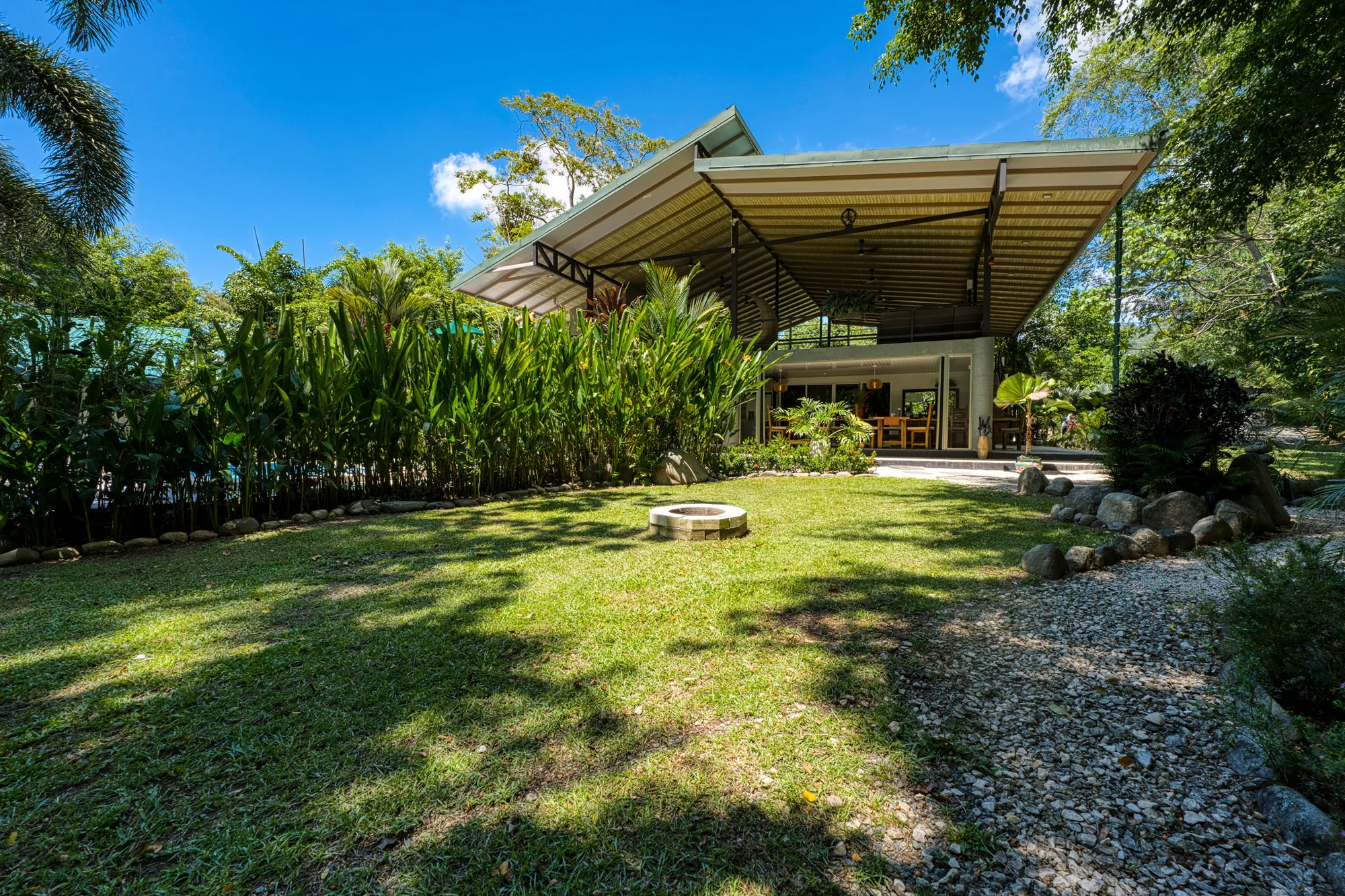 El Yoga Chalet y el jardín