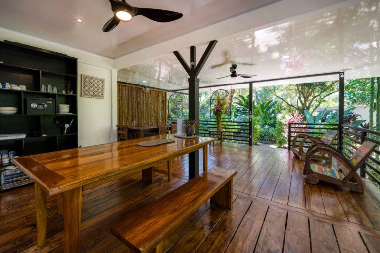 Lounge areas, grounds, pool - Synergy (3)